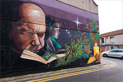 Graffiti, man reading