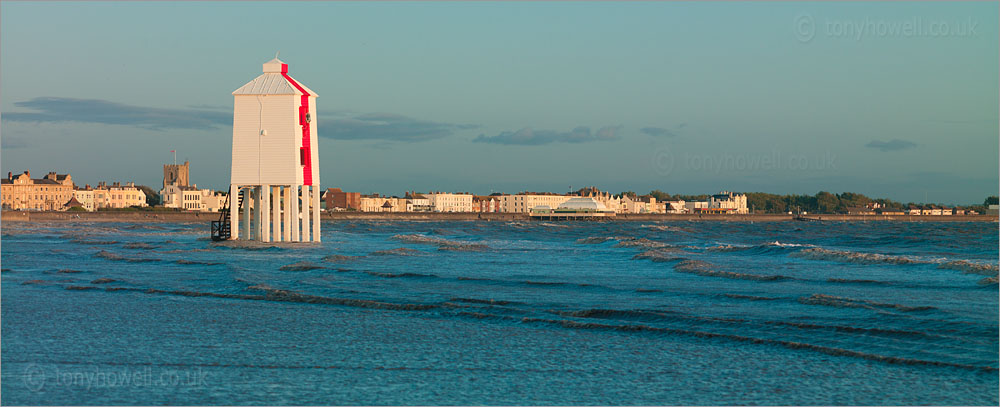 Burnham Lighthouse, High Tide