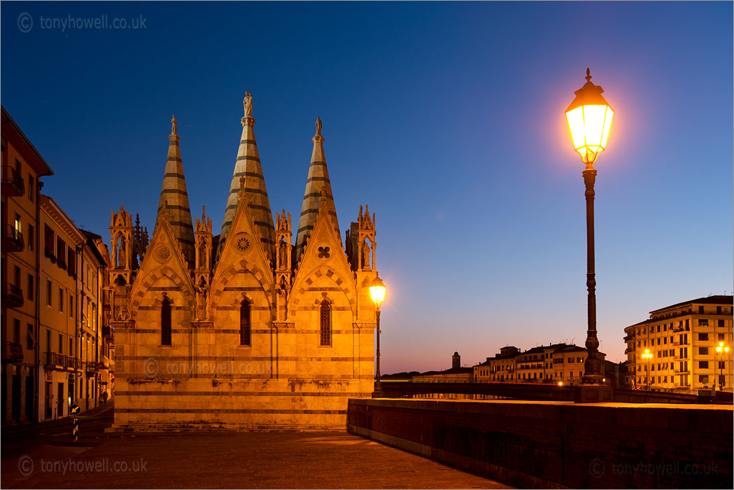 Santa Maria Della Spina, Night