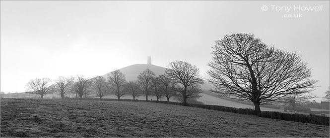 Glastonbury-Tor-Winter
