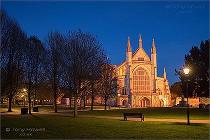 Winchester Cathedral, Night
