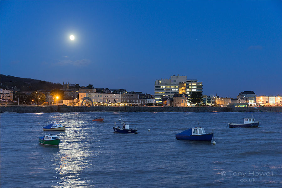 Full Moon, Boats