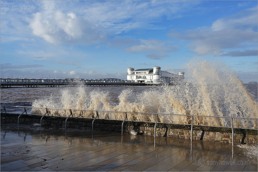 Grand Pier, Wave