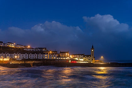 Porthleven-Waves-Storm-Cornwall