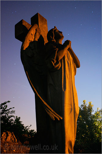 Angel Headstone, Stars