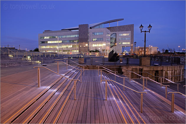 Atradius Building, Dusk