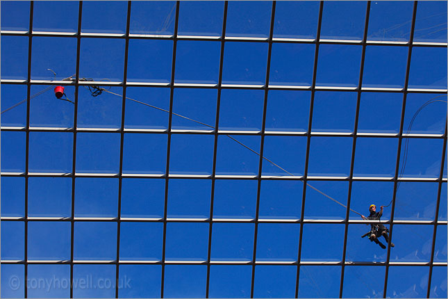 Cabot Circus, Window Cleaning