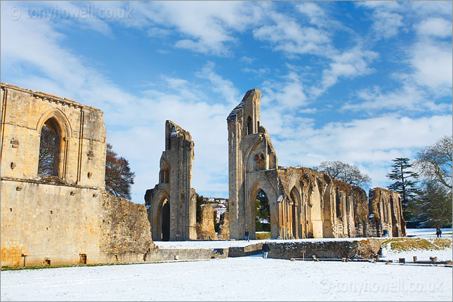 Glastonbury Abbey, Snow
