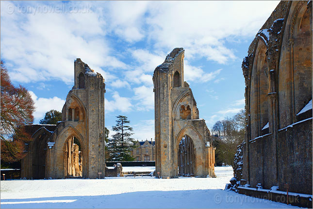 Glastonbury Abbey, Snow 