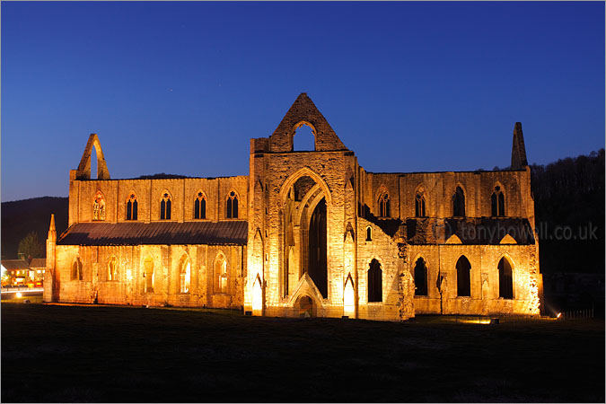 Tintern Abbey, Dusk