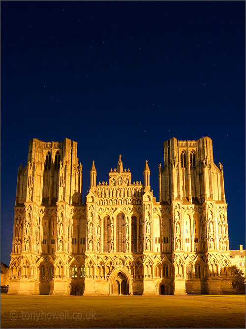 Wells Cathedral, Night