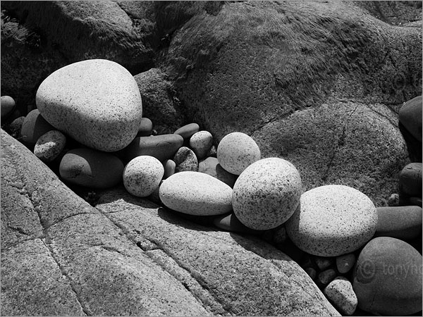 White Pebbles, Porth Nanven