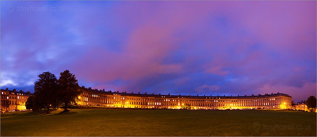 Royal Crescent at night